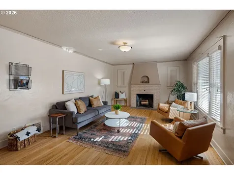 2293 Agate Street Eugene OR 97403