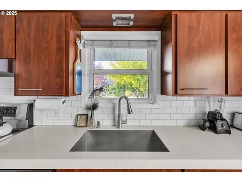 109 NW 40th Street Vancouver WA 98660