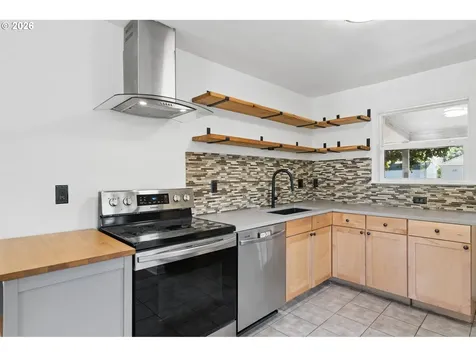 1215 NE 81st Avenue Portland OR 97213