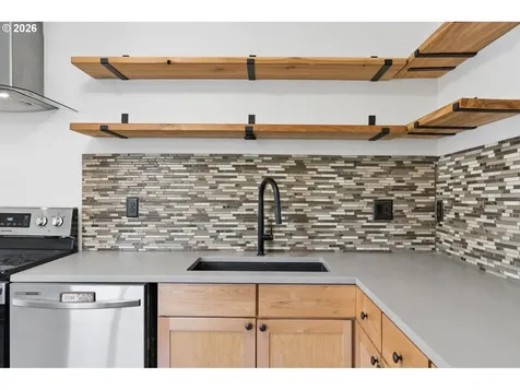 1215 NE 81st Avenue Portland OR 97213