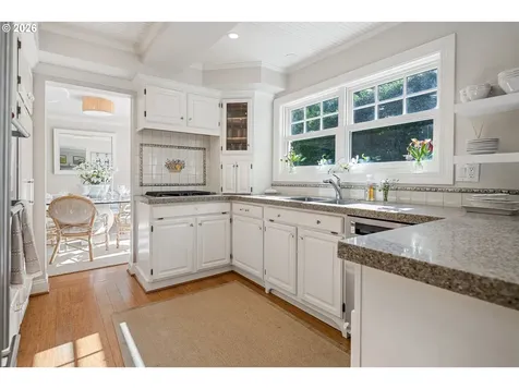 1606 S Carey Lane Portland OR 97219