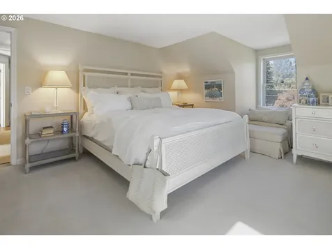 1606 S Carey Lane Portland OR 97219