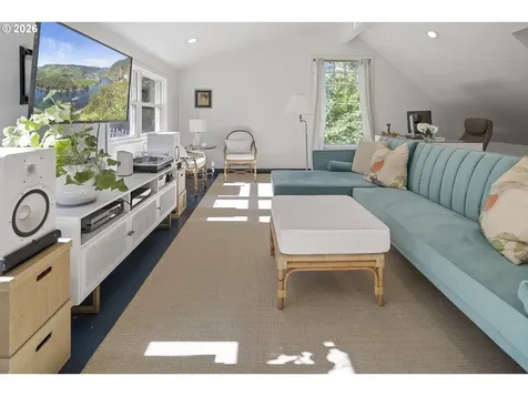 1606 S Carey Lane Portland OR 97219