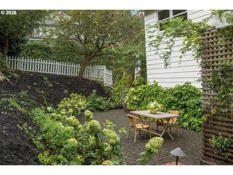 1606 S Carey Lane Portland OR 97219