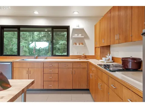 1555 SW Miller Court Gresham OR 97080