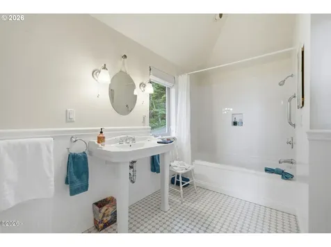 5015 Grand Avenue Oceanside OR 97134