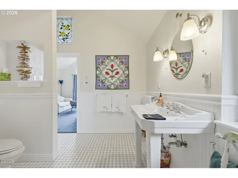 5015 Grand Avenue Oceanside OR 97134