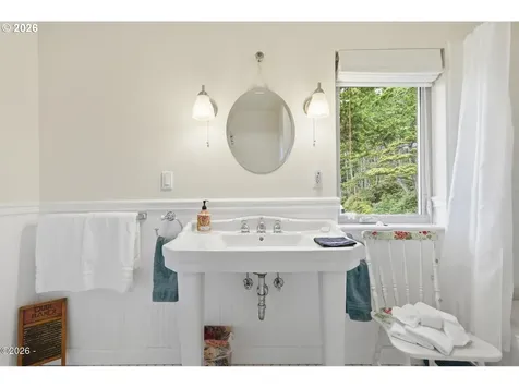 5015 Grand Avenue Oceanside OR 97134