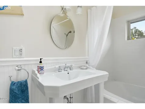 5015 Grand Avenue Oceanside OR 97134