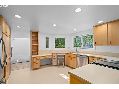 9855 SW 25th Avenue Portland OR 97219