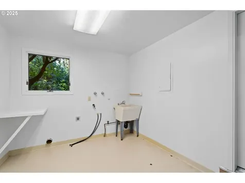 9855 SW 25th Avenue Portland OR 97219