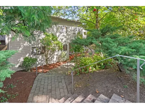 9855 SW 25th Avenue Portland OR 97219