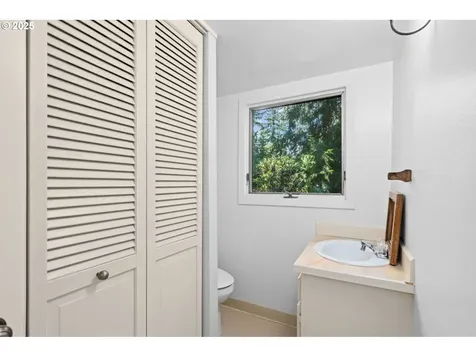 9855 SW 25th Avenue Portland OR 97219