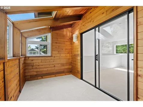 9855 SW 25th Avenue Portland OR 97219