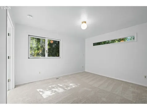 9855 SW 25th Avenue Portland OR 97219