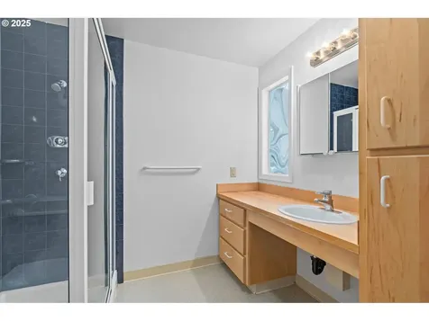 9855 SW 25th Avenue Portland OR 97219