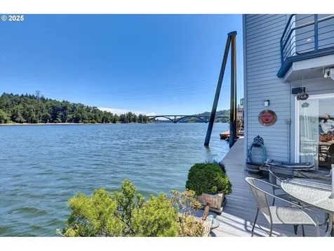 7720 S Macadam Avenue Portland OR 97219