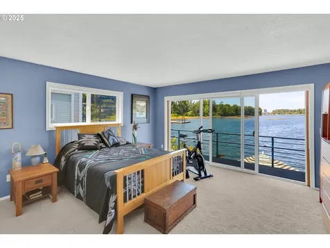 7720 S Macadam Avenue Portland OR 97219