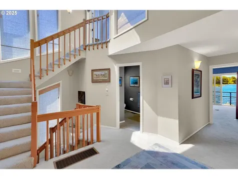 7720 S Macadam Avenue Portland OR 97219