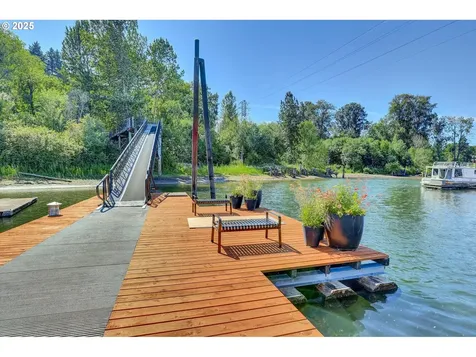 7720 S Macadam Avenue Portland OR 97219
