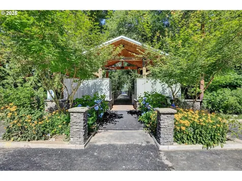 7720 S Macadam Avenue Portland OR 97219