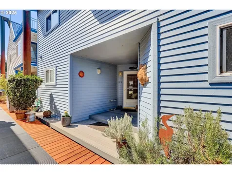 7720 S Macadam Avenue Portland OR 97219