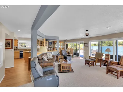 7720 S Macadam Avenue Portland OR 97219