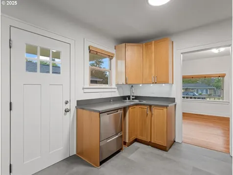 5903 SE Malden Street Portland OR 97206