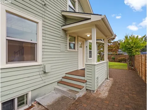5903 SE Malden Street Portland OR 97206