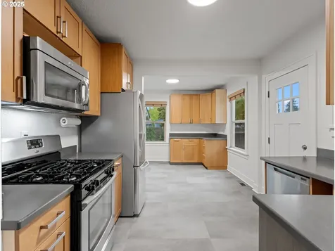 5903 SE Malden Street Portland OR 97206