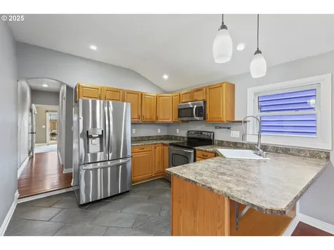 1683 N Jantzen Avenue Portland OR 97217