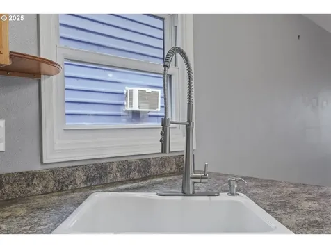 1683 N Jantzen Avenue Portland OR 97217