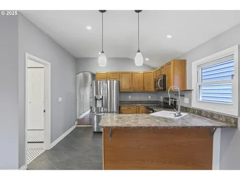 1683 N Jantzen Avenue Portland OR 97217