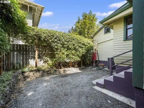 3917 SE Tibbetts Street Portland OR 97202