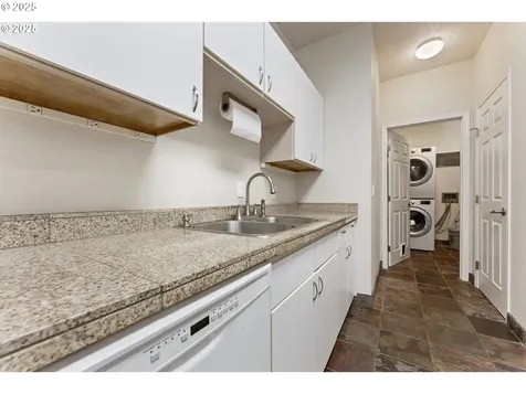 4320 S Corbett Avenue Portland OR 97239