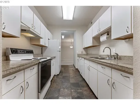 4320 S Corbett Avenue Portland OR 97239