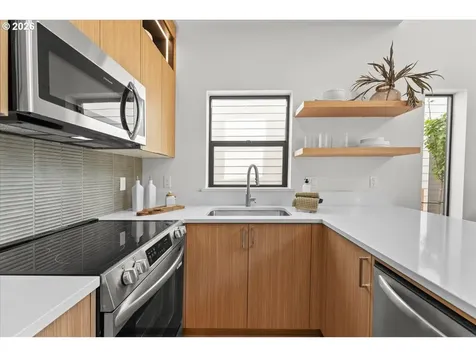 7884 SE 70th Avenue Portland OR 97206