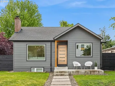 3586 NE Holman Street Portland OR 97211
