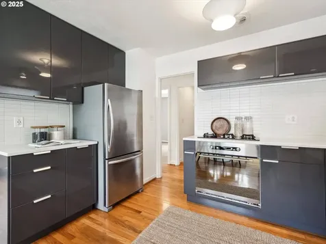 3586 NE Holman Street Portland OR 97211