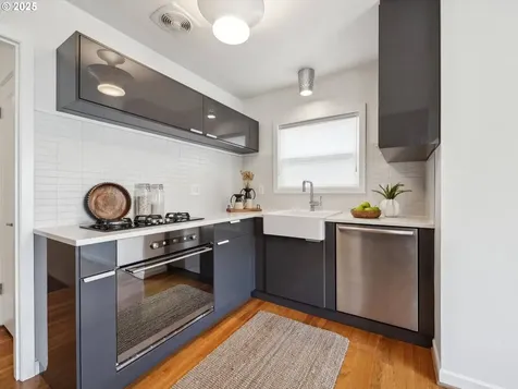 3586 NE Holman Street Portland OR 97211