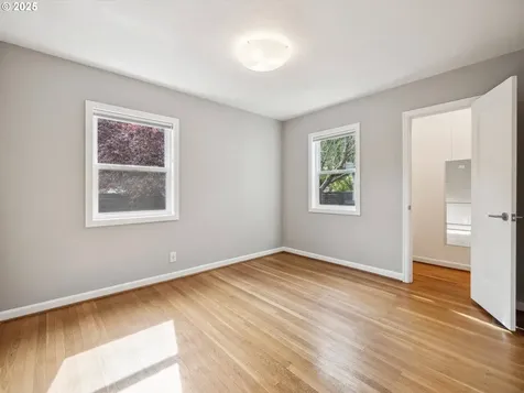 3586 NE Holman Street Portland OR 97211