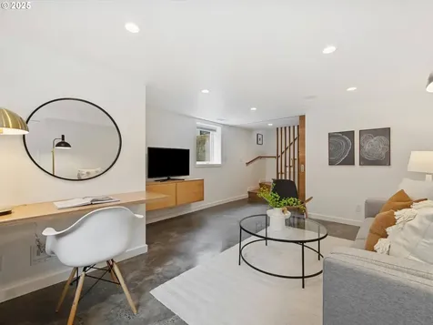 3586 NE Holman Street Portland OR 97211
