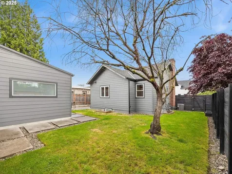 3586 NE Holman Street Portland OR 97211