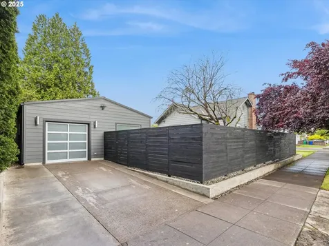 3586 NE Holman Street Portland OR 97211