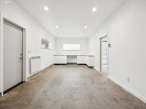 3586 NE Holman Street Portland OR 97211