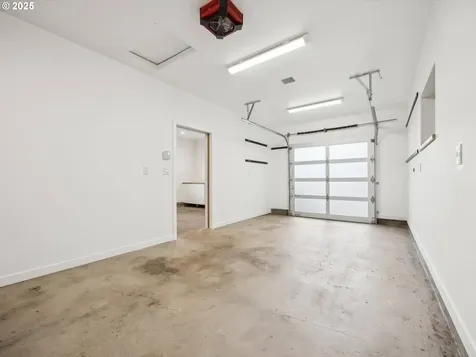 3586 NE Holman Street Portland OR 97211