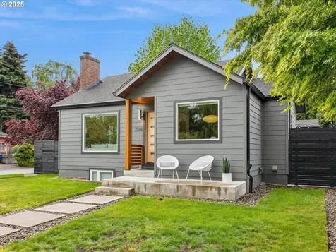 3586 NE Holman Street Portland OR 97211