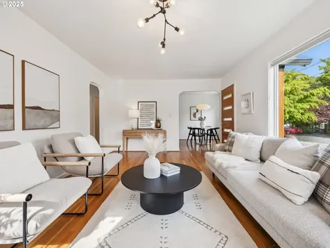 3586 NE Holman Street Portland OR 97211