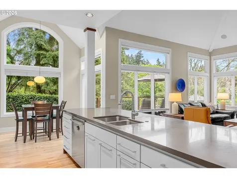 2432 SW Huber Court Portland OR 97219