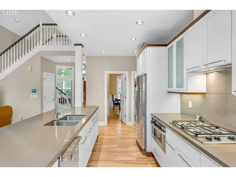 2432 SW Huber Court Portland OR 97219